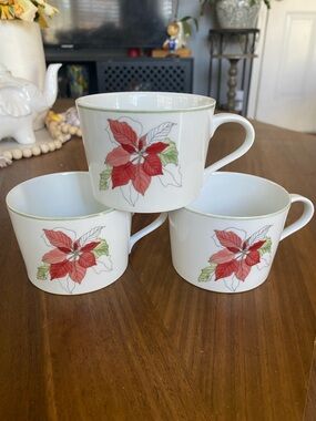 Block Spal vintage Poinsettia Mugs in White with Red & Green Floral Set of 3